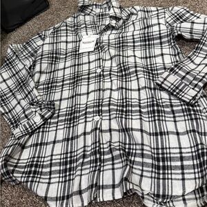 🍄Black and White Plaid women’s Shirt